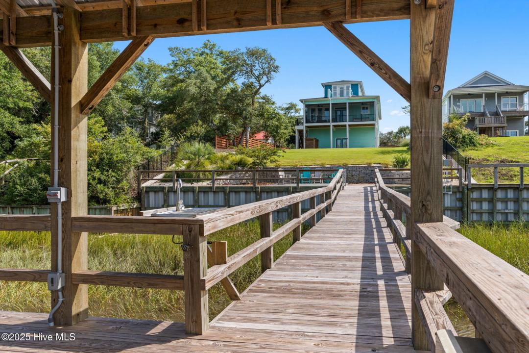 604 E Yacht Drive, Oak Island, North Carolina 28465, USA