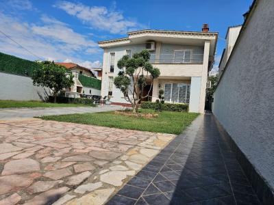 Kamez Qender, Tirana, Albânia