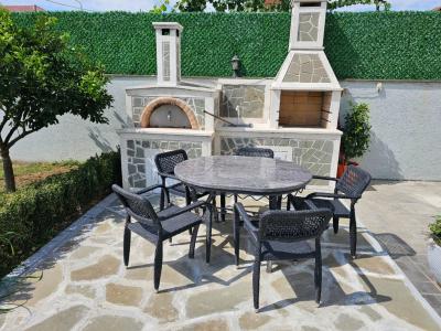 Kamez Qender, Tirana, Albânia