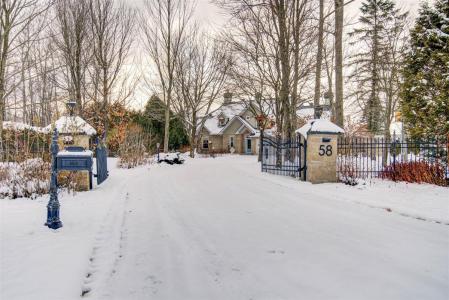 56Z-58Z Imp. de l'Île, Roxton Pond, Quebec J0E 1Z0, Canada