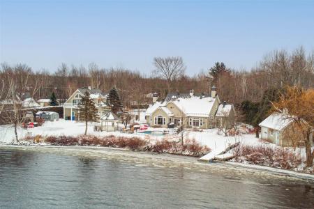 56Z-58Z Imp. de l'Île, Roxton Pond, Quebec J0E 1Z0, Canada