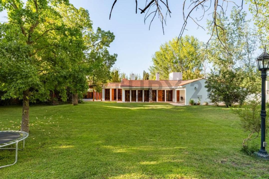 Larrea 602, Chacras De Coria, Mendoza 5502, Argentina