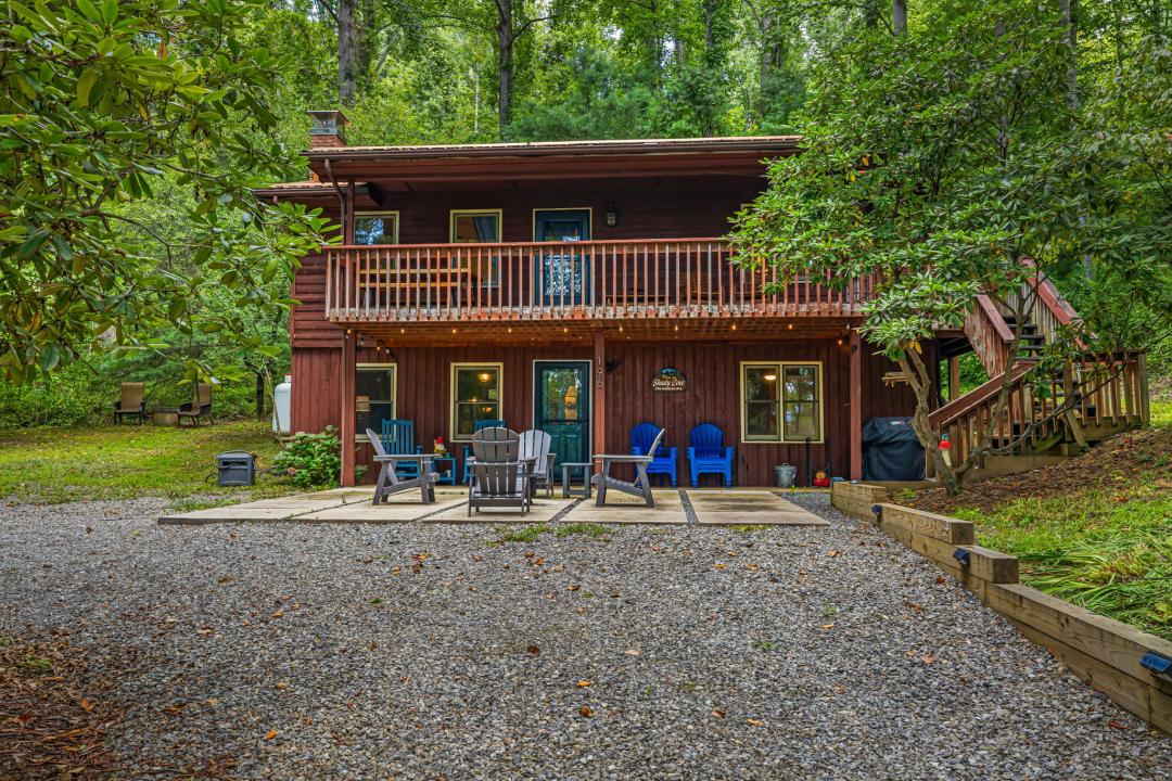 196 Hamburg Mountain Road, Weaverville, North Carolina 28787