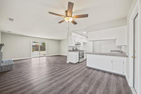 5541 W Walnut Avenue, Visalia, California 93277