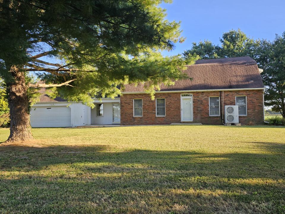 1050 Maple Grove Avenue, Greenville, Illinois 62246