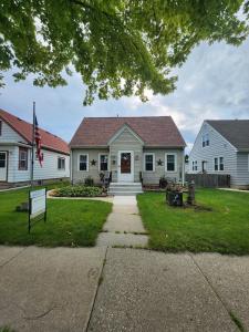 3803 S Ahmedi Avenue, St. Francis, Wisconsin 53235, USA