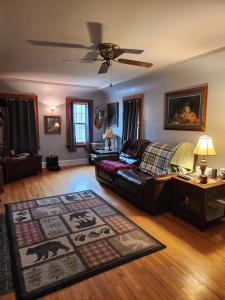 3803 S Ahmedi Avenue, St. Francis, Wisconsin 53235, USA