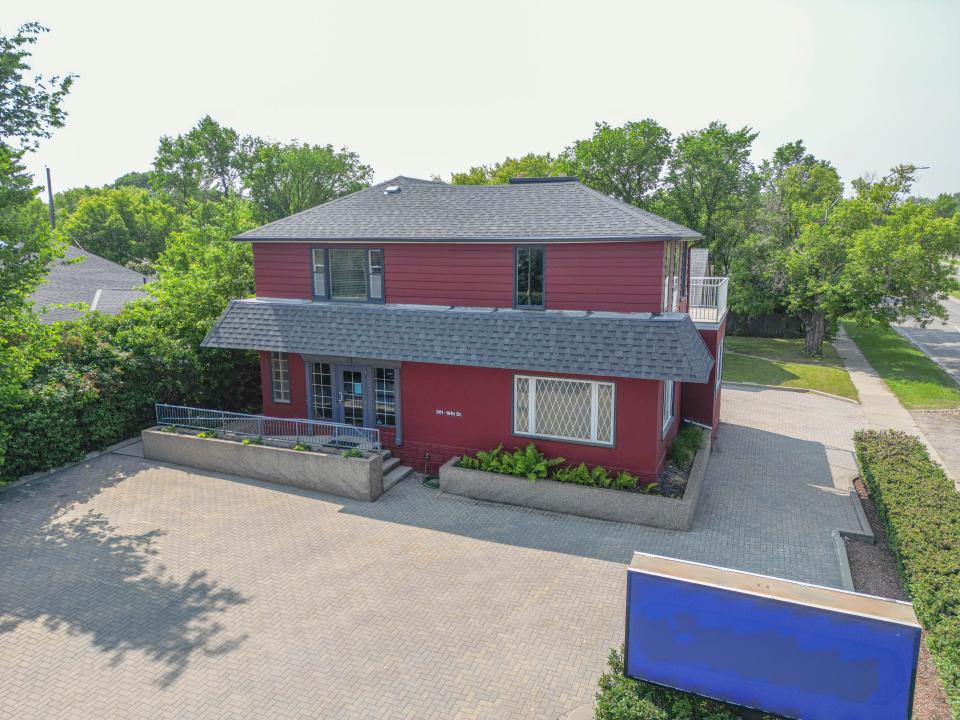 301 18th Street, Brandon, Manitoba R7A 5A8, Canada