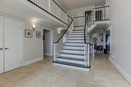 331 BINNS AVENUE, Newmarket, Ontario L3X 1T6, Canada