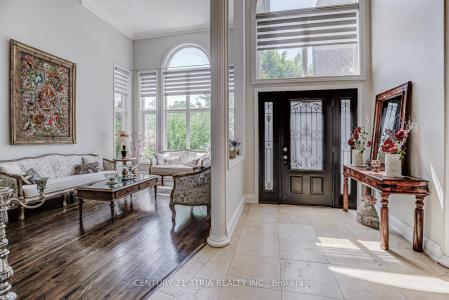 331 BINNS AVENUE, Newmarket, Ontario L3X 1T6, Canada