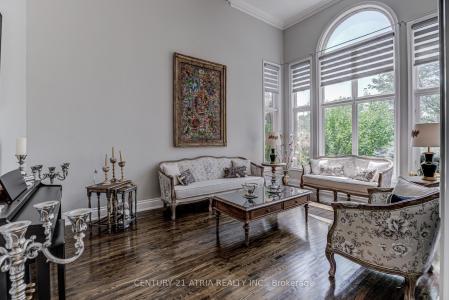 331 BINNS AVENUE, Newmarket, Ontario L3X 1T6, Canada