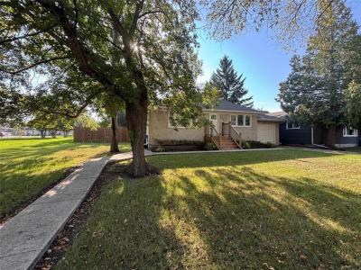 222 BROADWAY AVENUE, Killarney, 馬尼托巴 R0K 1G0, 加拿大