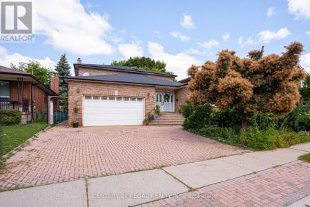 52 RANEE AVENUE, Toronto (englemount-lawrence), Ontario M6A 1M9, Canada