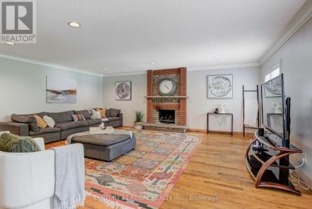 52 RANEE AVENUE, Toronto (englemount-lawrence), Ontario M6A 1M9, Canada