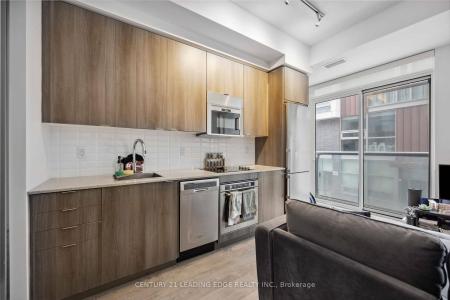 101 ERSKINE AVENUE, Toronto, Ontario M4P 1Y5, Canadá