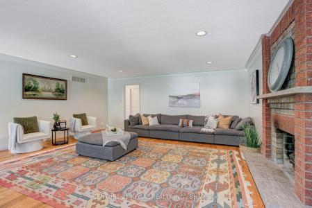 52 RANEE AVENUE, Toronto, Ontario M6A 1M9, Canada