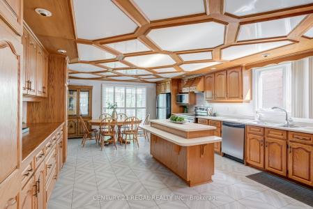 52 RANEE AVENUE, Toronto, Ontario M6A 1M9, Canada