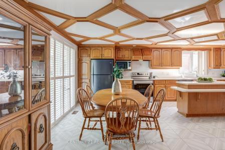 52 RANEE AVENUE, Toronto, Ontario M6A 1M9, Canada