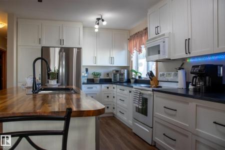 16050 95 AVENUE NW, Edmonton, Alberta T5P 0A7, Canada