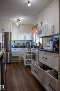 16050 95 AVENUE NW, Edmonton, Alberta T5P 0A7, Canada