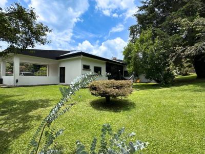 Res. El Castillo , Ángeles Heredia Heredia, Heredia 40504, Costa Rica