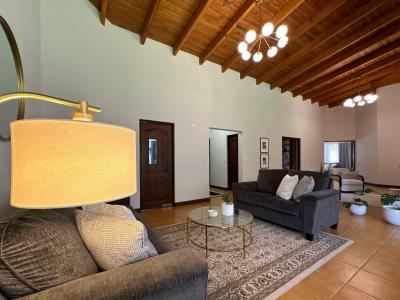 Res. El Castillo , Ángeles Heredia Heredia, 埃雷迪亚 40504, 哥斯达黎加