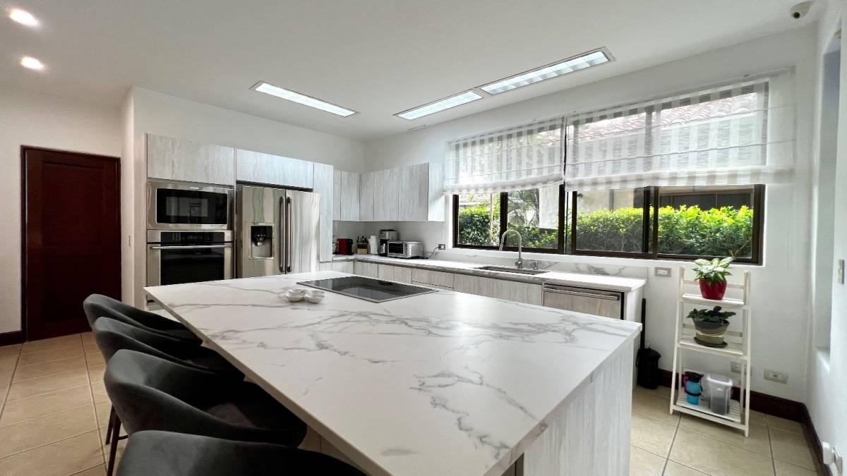 hacienda real , Piedades Santa Ana, San José 00001, Costa Rica