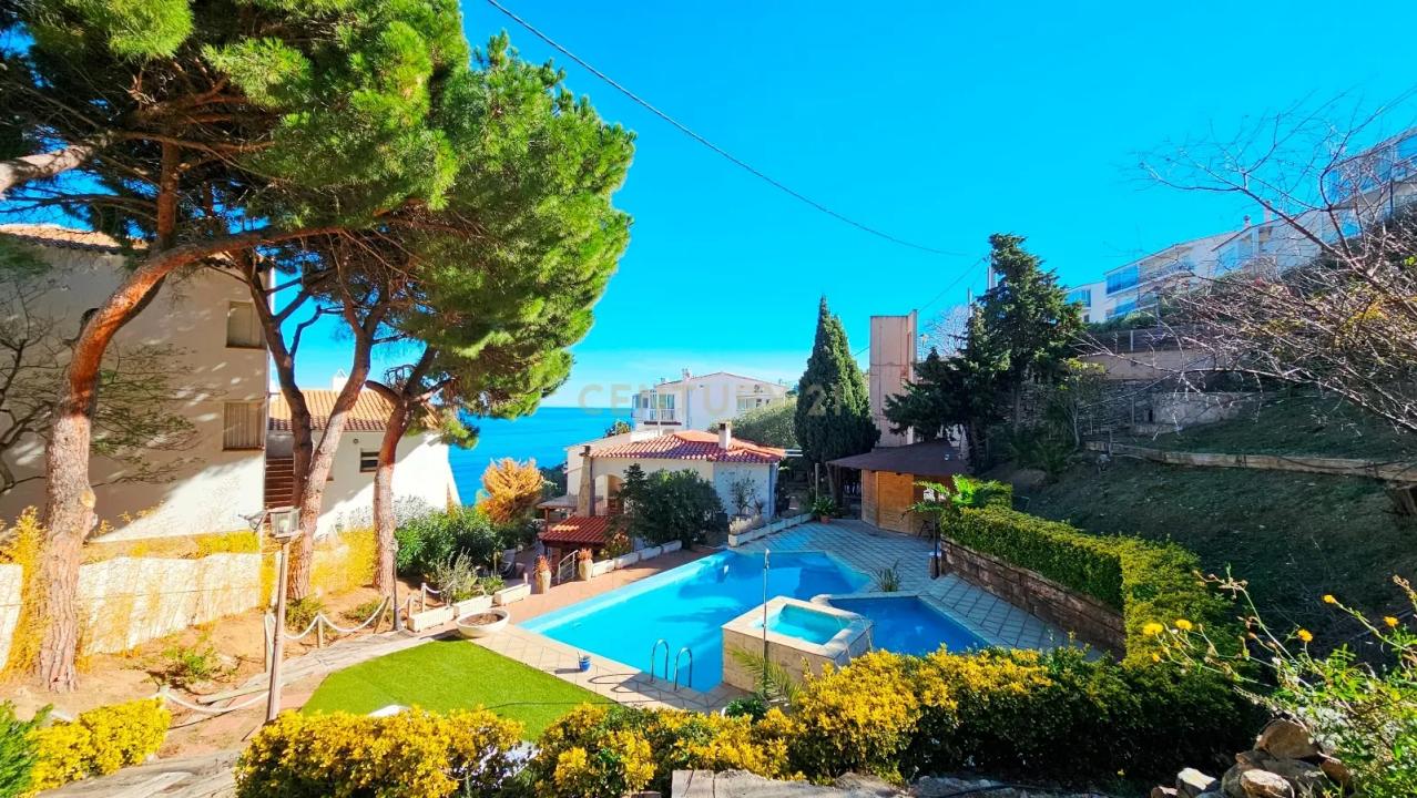 Girona, Cataluña/Catalunya 17490, Spain