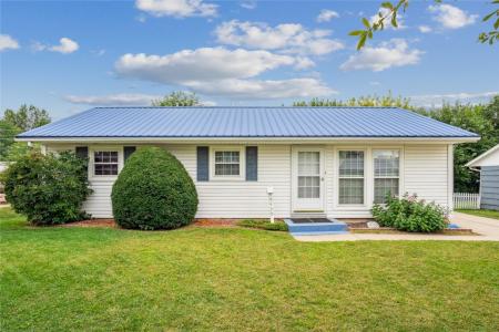 4439 Benton Street Ne, Cedar Rapids, Iowa 52402, USA