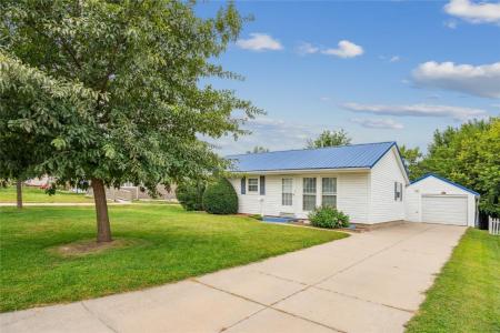 4439 Benton Street Ne, Cedar Rapids, 爱荷华州 52402, 美国