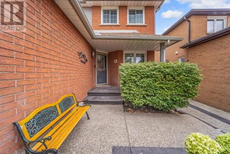 10 HILLGARDEN DRIVE, Hamilton (stoney Creek), אונטריו L8J 2S4, קנדה