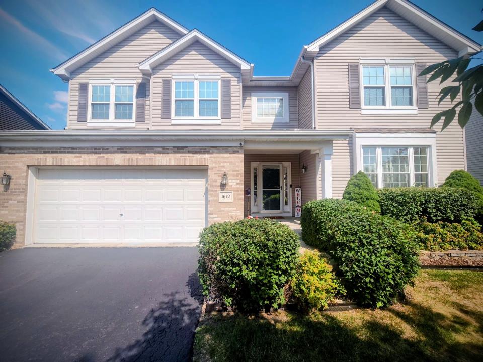 1612 Whisper Glen Drive, Plainfield, Illinois 60586