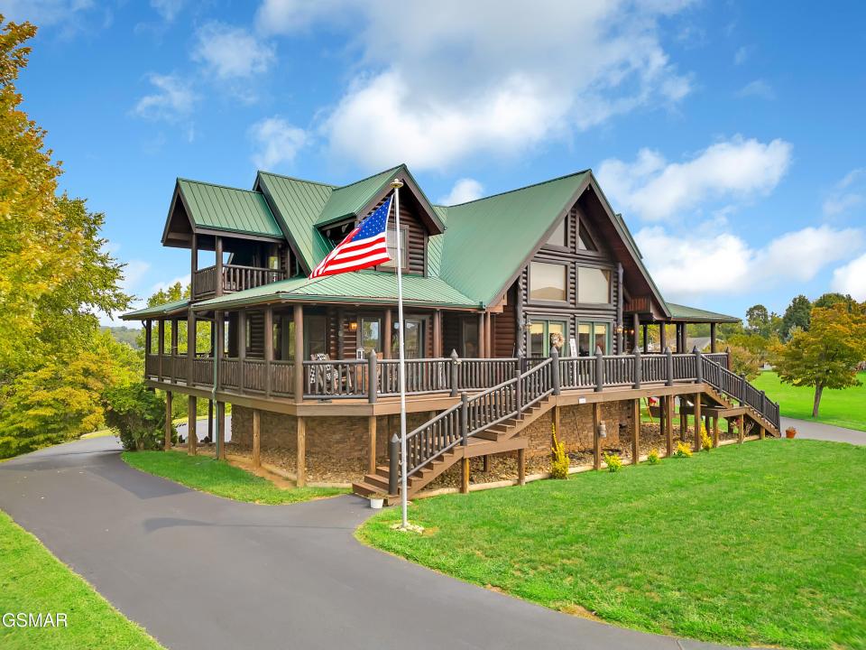 838 Pinnacle Drive, Dandridge, Tennessee 37725