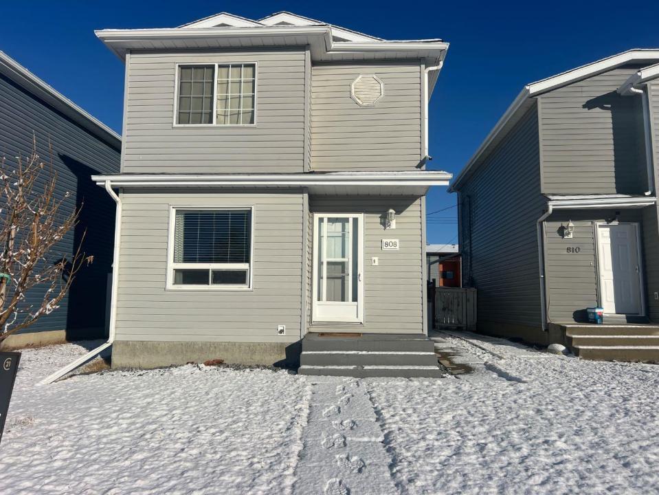 808 BIRCHWOOD CLOSE, Drumheller, Alberta T0J 0Y6, Canada