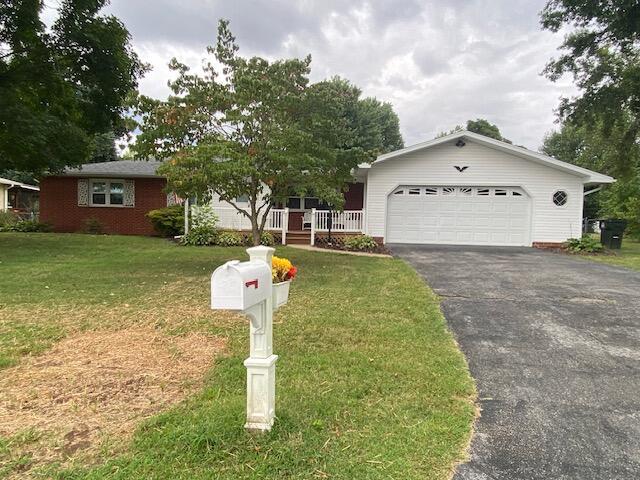 906 West Pearl Street, Aurora, מיזורי 65605, ארצות הברית של אמריקה