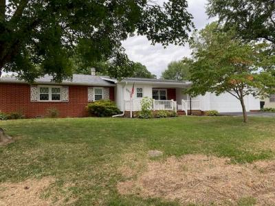 906 West Pearl Street, Aurora, מיזורי 65605, ארצות הברית של אמריקה