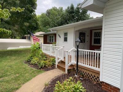 906 West Pearl Street, Aurora, מיזורי 65605, ארצות הברית של אמריקה