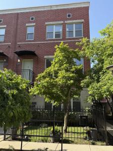 1333 N Burling Street , B, Chicago, Illinois 60610, USA