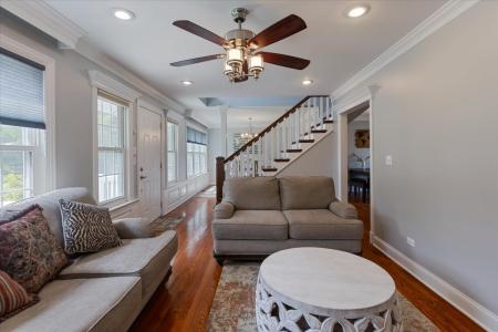 927 S Charlotte Street, Lombard, Illinois 60148