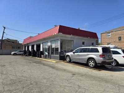 5556 N Western Avenue, Chicago, Illinois 60625