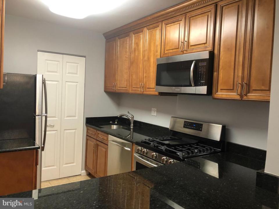 5817 Cove Landing Road , 301, Burke, Virgínia 22015, Estados Unidos