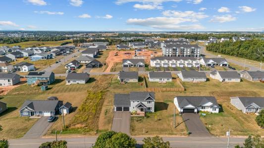 35 EAST ROYALTY ROAD, Charlottetown, Ilha De Prince Edward C0A 0V6, CANADÁ