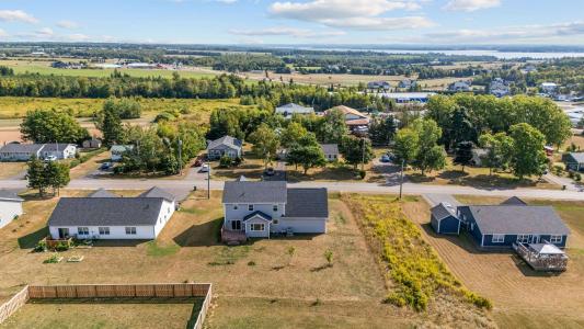 35 EAST ROYALTY ROAD, Charlottetown, Ilha De Prince Edward C0A 0V6, CANADÁ