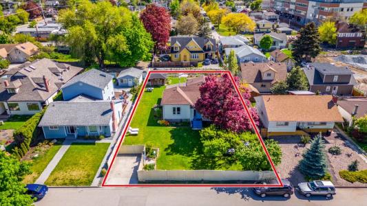 607 GLENWOOD AVENUE, Kelowna, Kolumbia Brytyjska V1Y 5M2, Kanada