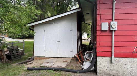 317 CAVERS STREET SOUTH, Deloraine, Manitoba R0M 0M0, Canada