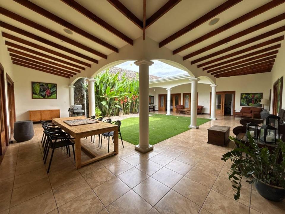  , San Rafael Escazú, San José 00001, Kosta Rika