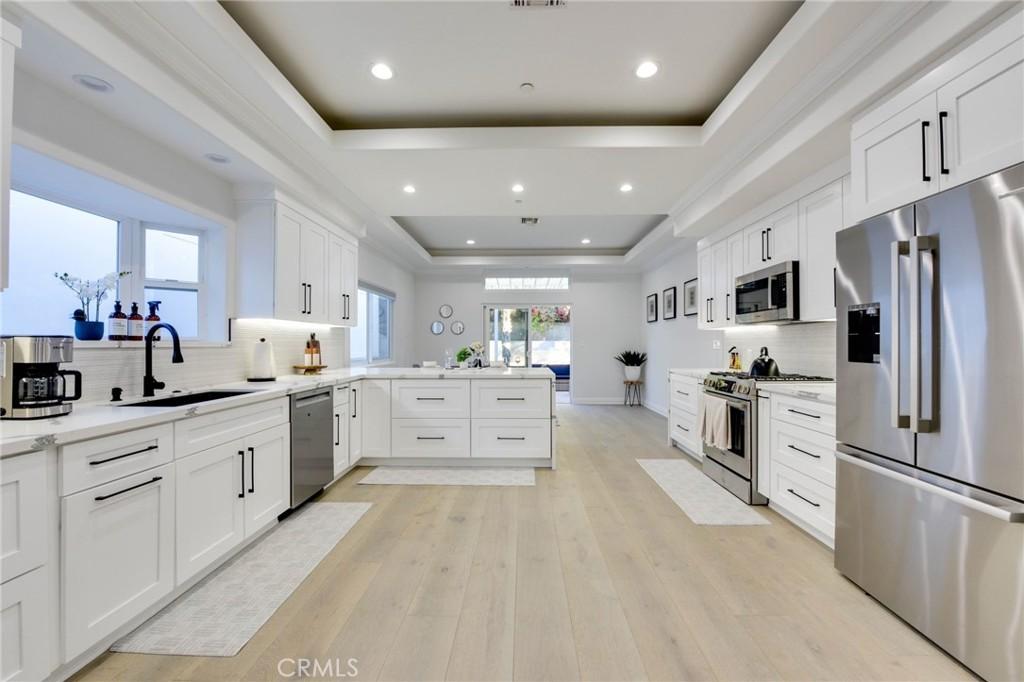 22237 Buena Ventura Street, Woodland Hills, California 91364