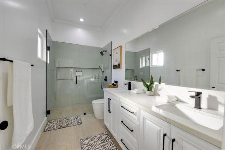 22237 Buena Ventura Street, Woodland Hills, California 91364