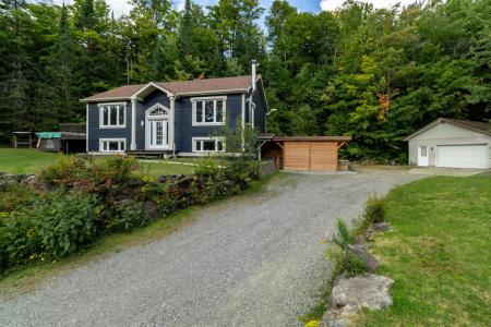 2405  Ch. du Domaine, Saint-Adolphe-d'Howard, Quebec J0T 2B0, Canadá