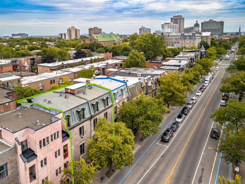 3895-3901  Rue St-Denis, Montréal (Le Plateau-Mont-Royal), Quebec H2W 2M4, CANADÁ